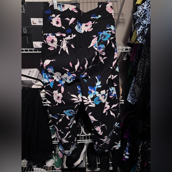 Lane Bryant Allie sexy stretch floral ankle pants
Size: 22W - Regular Inseam - Picture 8 of 8